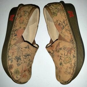 Alegria (Size 37) Leather Upper Multicolored Floral Debra Woodland Wonders Clogs
